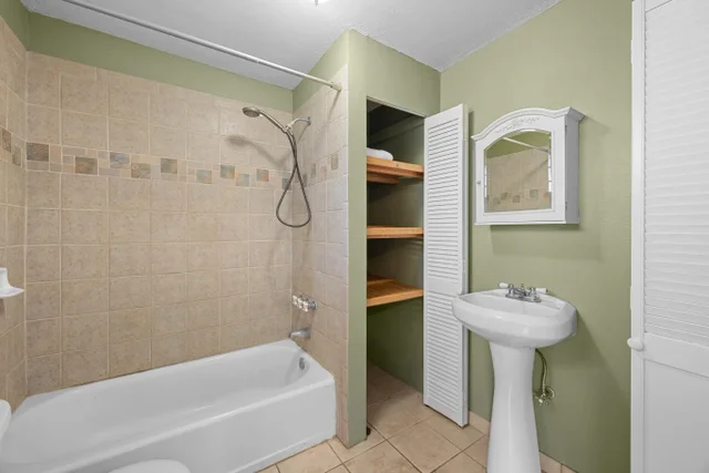 Listing Image for 815 Kuulei St 13 of 26