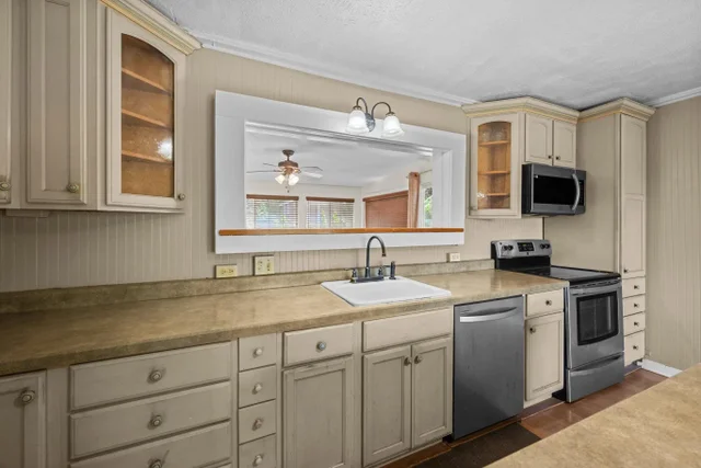 Listing Image for 815 Kuulei St 4 of 26