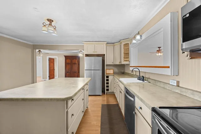 Listing Image for 815 Kuulei St 5 of 26