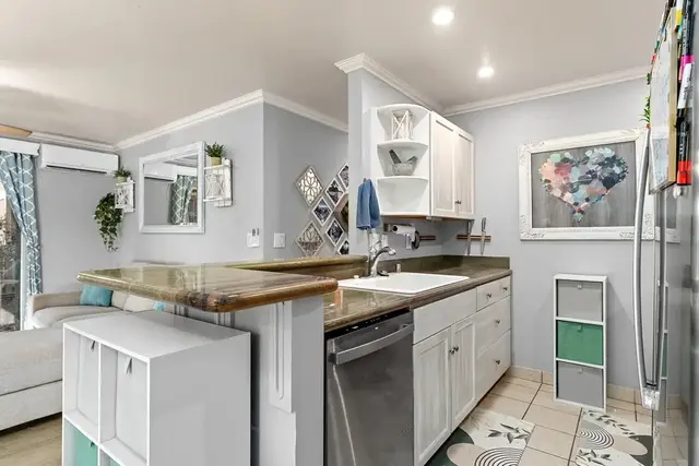 Listing Image for 480 Kenolio Rd 7-102 18 of 50