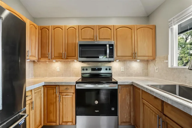 Listing Image for 114 Mano Dr B 12 of 50