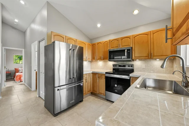 Listing Image for 114 Mano Dr B 6 of 50