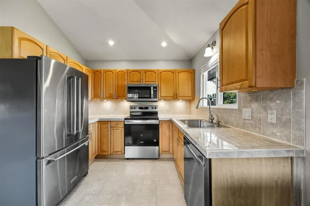 Listing Image for 114 Mano Dr B 9 of 50