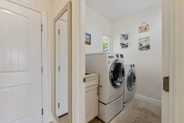 Listing Image for 119 Ponana St 24 of 31