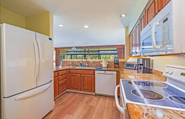 Listing Image for 2560 Kekaa Dr D202 12 of 43