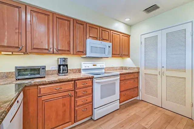 Listing Image for 2560 Kekaa Dr D202 15 of 43