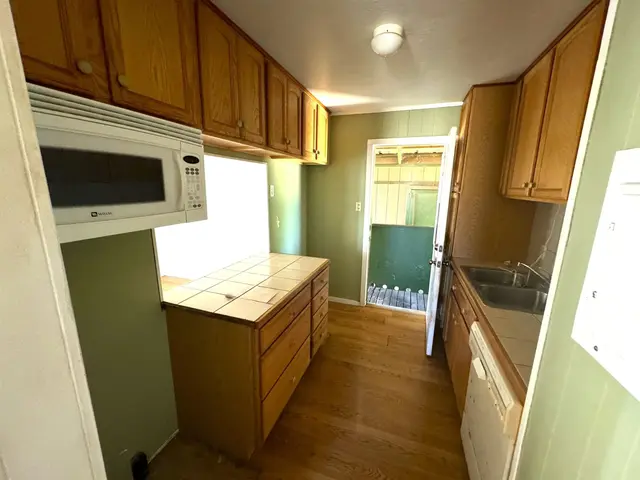 Listing Image for 44 Moai Loop 9 of 10
