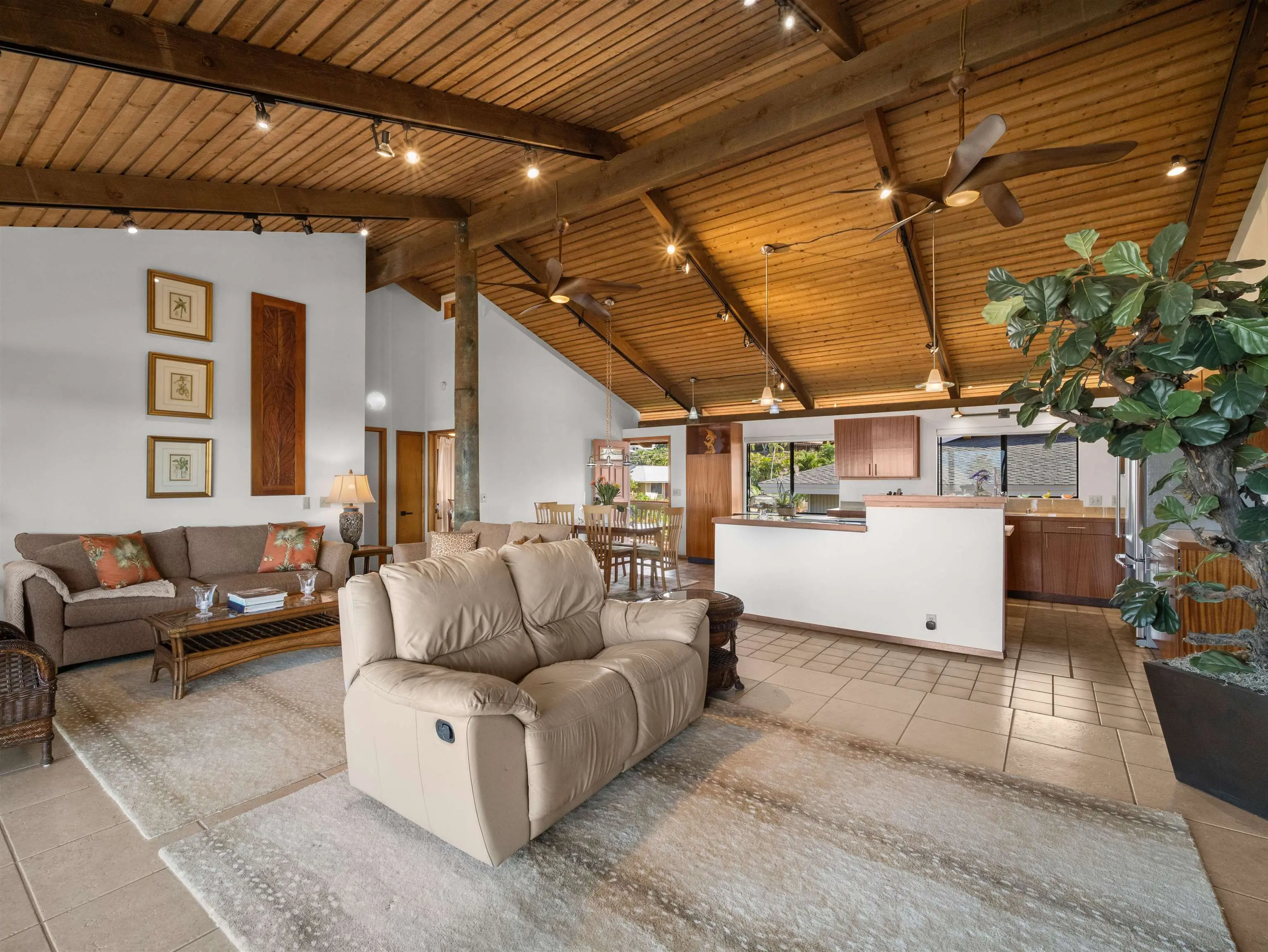 Photo of Listing #408422