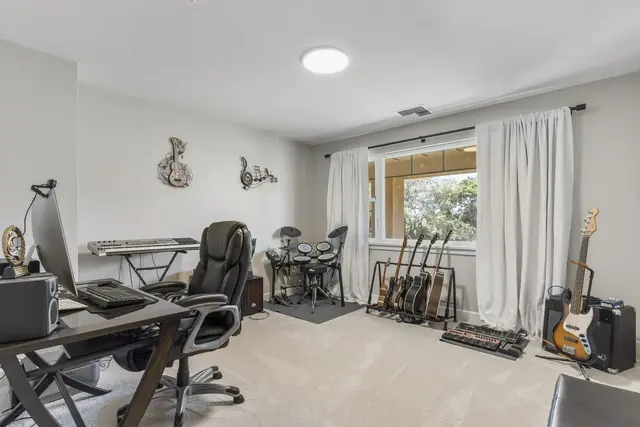 Listing Image for 2153 Umeke Cir 74 26 of 30