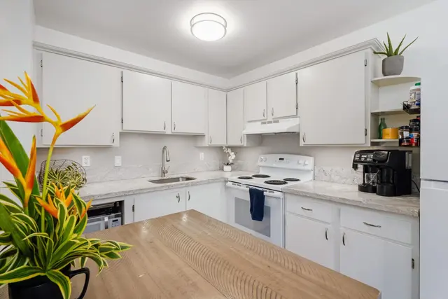 Listing Image for 3740 Lower Honoapiilani Rd F102 7 of 36