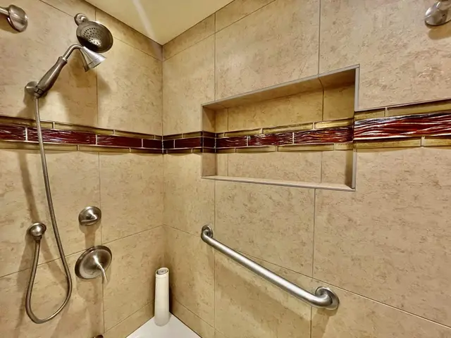 Listing Image for 2481 Kaanapali Pkwy 308 J 17 of 40