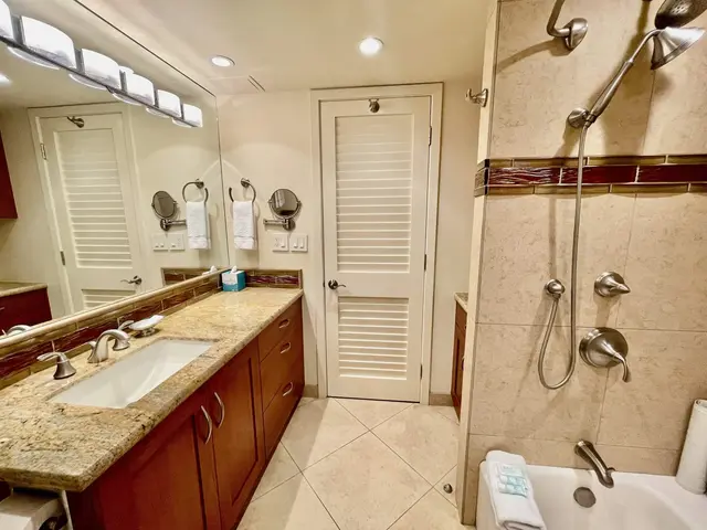 Listing Image for 2481 Kaanapali Pkwy 308 J 18 of 40