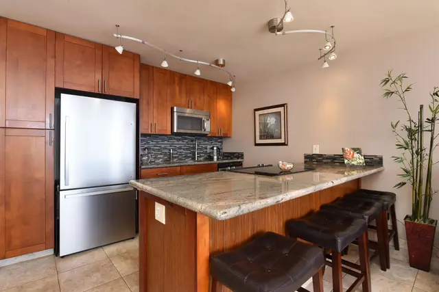 Listing Image for 30 Hauoli St 304 15 of 50