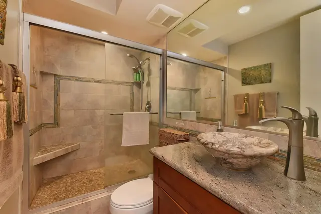 Listing Image for 30 Hauoli St 304 17 of 50