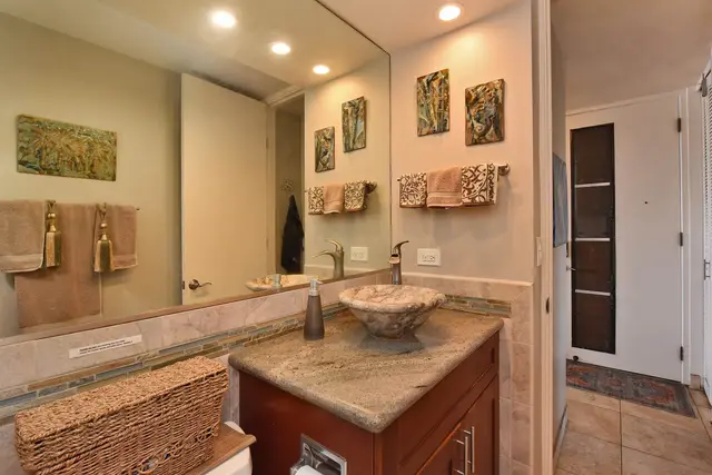 Listing Image for 30 Hauoli St 304 21 of 50