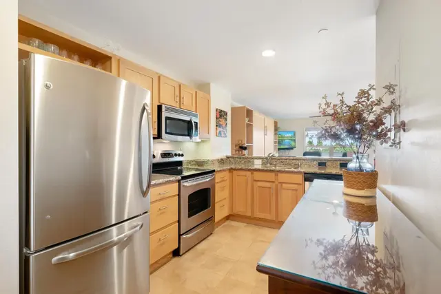 Listing Image for 3708 Lower Honoapiilani Rd E41 16 of 39