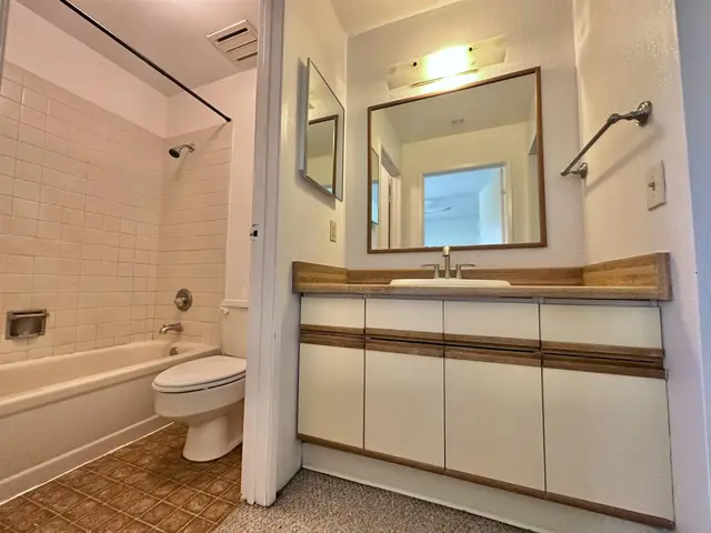 Listing Image for 2050 Kanoe St 201 5 of 19
