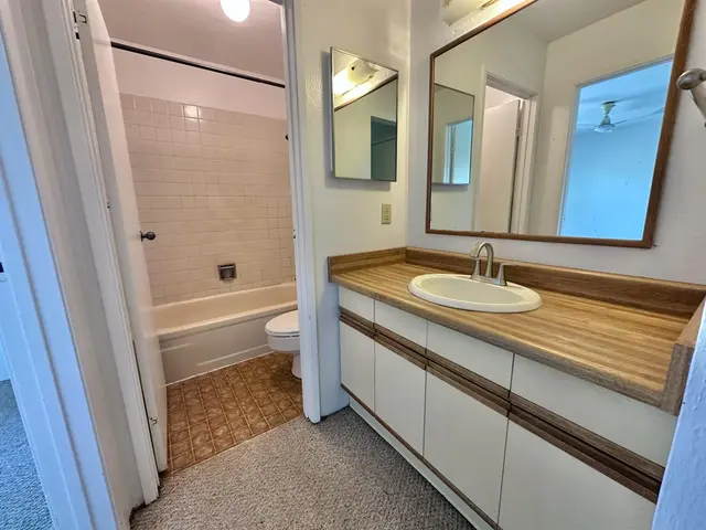 Listing Image for 2050 Kanoe St 201 6 of 19