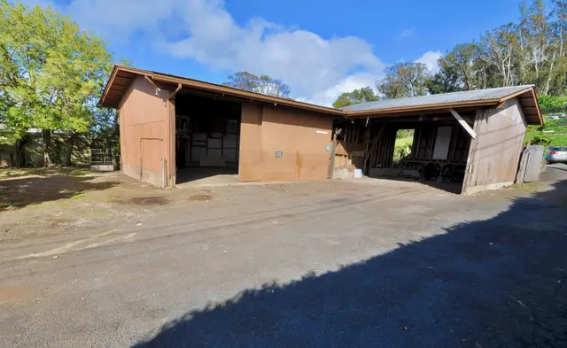 Listing Image for 2835 Kaupakalua Rd 27 of 31