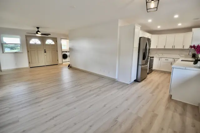 Listing Image for 2835 Kaupakalua Rd 4 of 31