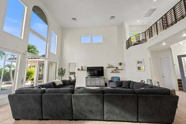 Listing Image for 180 Kalaihi Pl 4 of 38