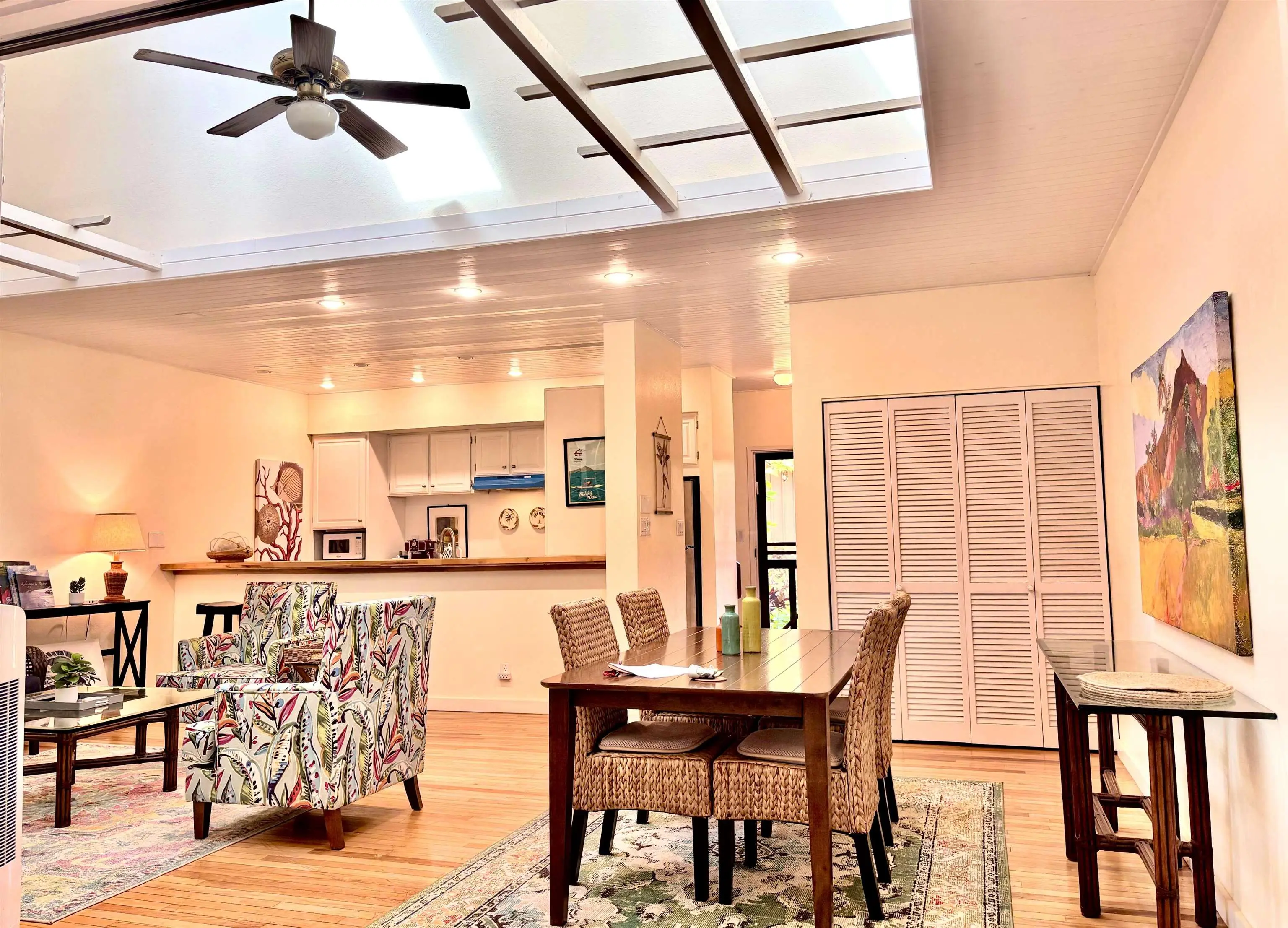 Photo of Listing #408720