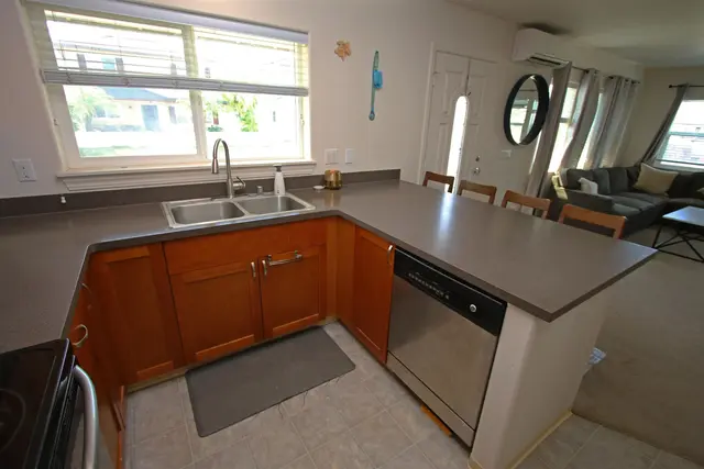 Listing Image for 351 Uluna St 10 of 50