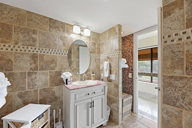 Listing Image for 4242 Lower Honoapiilani Rd E-601 20 of 25