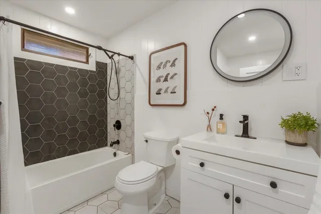 Listing Image for 249 Kanoa St 15 of 24