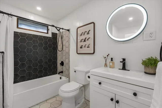 Listing Image for 249 Kanoa St 18 of 24