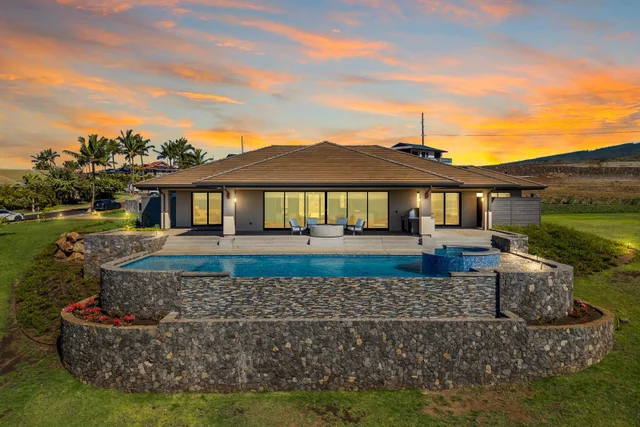 Listing Image for 564 Anapuni Loop 2 of 50