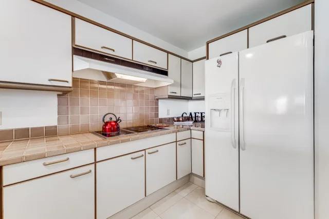 Listing Image for 50 Puu Anoano St 903 11 of 50