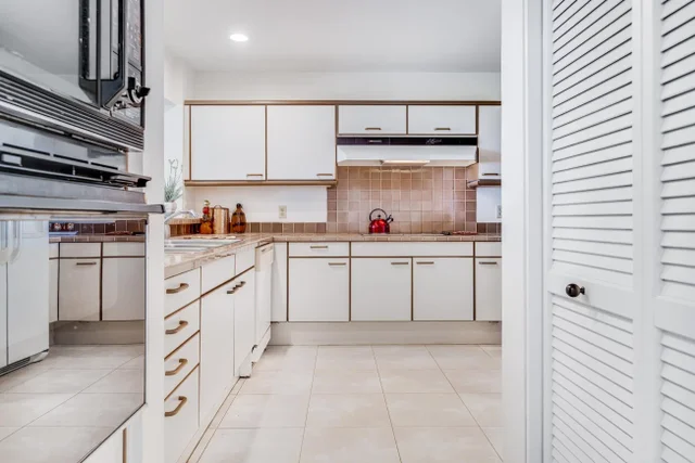 Listing Image for 50 Puu Anoano St 903 12 of 50