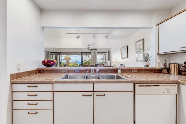 Listing Image for 50 Puu Anoano St 903 14 of 50