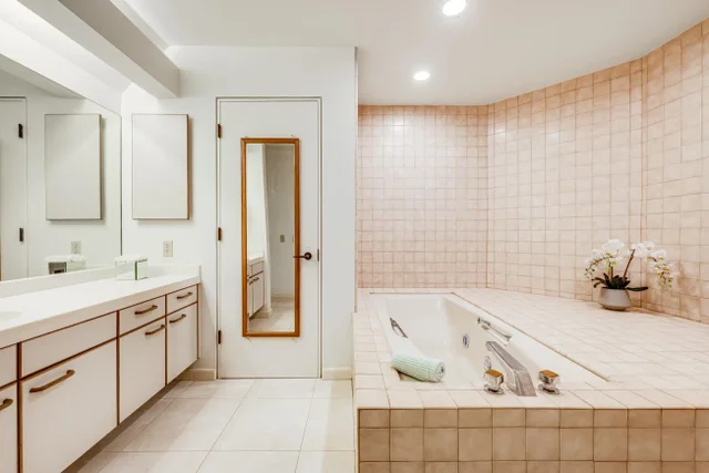 Listing Image for 50 Puu Anoano St 903 27 of 50