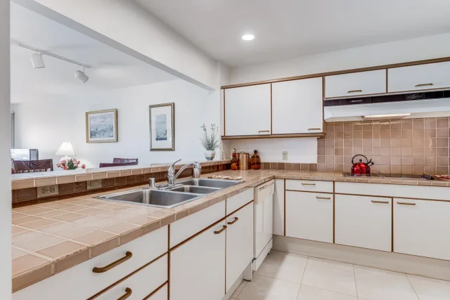 Listing Image for 50 Puu Anoano St 903 3 of 50