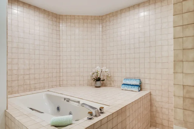 Listing Image for 50 Puu Anoano St 903 30 of 50