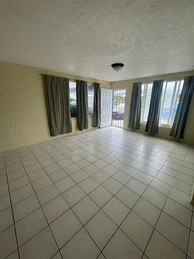 525 Kaulana St, Kahului, 410802 - 4/10