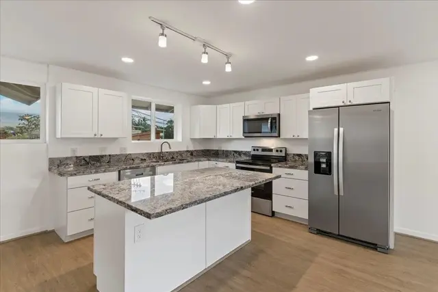 Listing Image for 490 Kaiola Pl Unit A 11 of 19