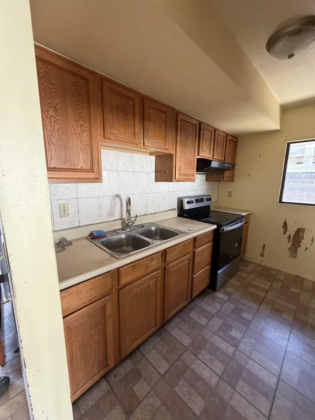 Listing Image for 684 Kaulu Pl 5 of 18