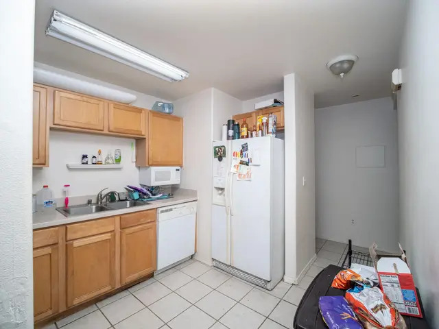 Listing Image for 14 Apuhihi Ln 14d 10 of 30