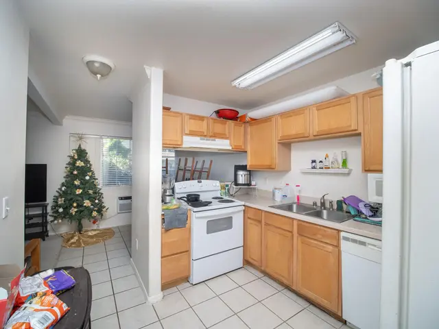 Listing Image for 14 Apuhihi Ln 14d 9 of 30