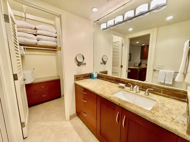 Listing Image for 2481 Kaanapali Pkwy 214 W 19 of 40