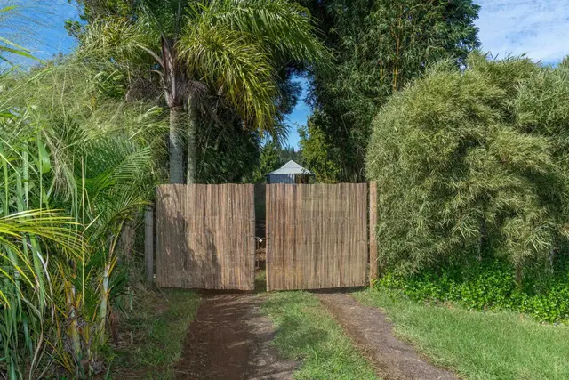 Listing Image for 95 N Holokai Rd 2 of 40