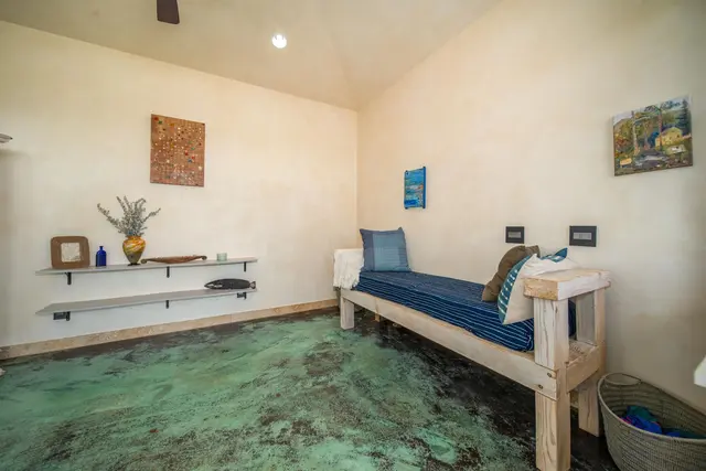 Listing Image for 95 N Holokai Rd 33 of 40