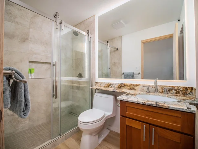 Listing Image for 15 Kulanihakoi St 12g 11 of 20