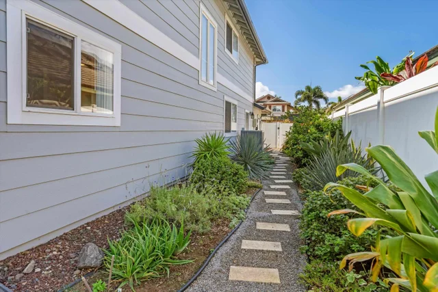 Listing Image for 53 Molehulehu Loop 34 of 47