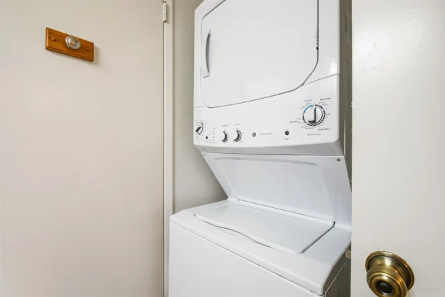 Listing Image for 160 Keonekai Rd 7-201 15 of 19