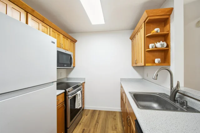 Listing Image for 160 Keonekai Rd 7-201 7 of 19