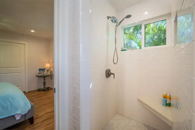 Listing Image for 84 Loha St Unit C 11 of 35